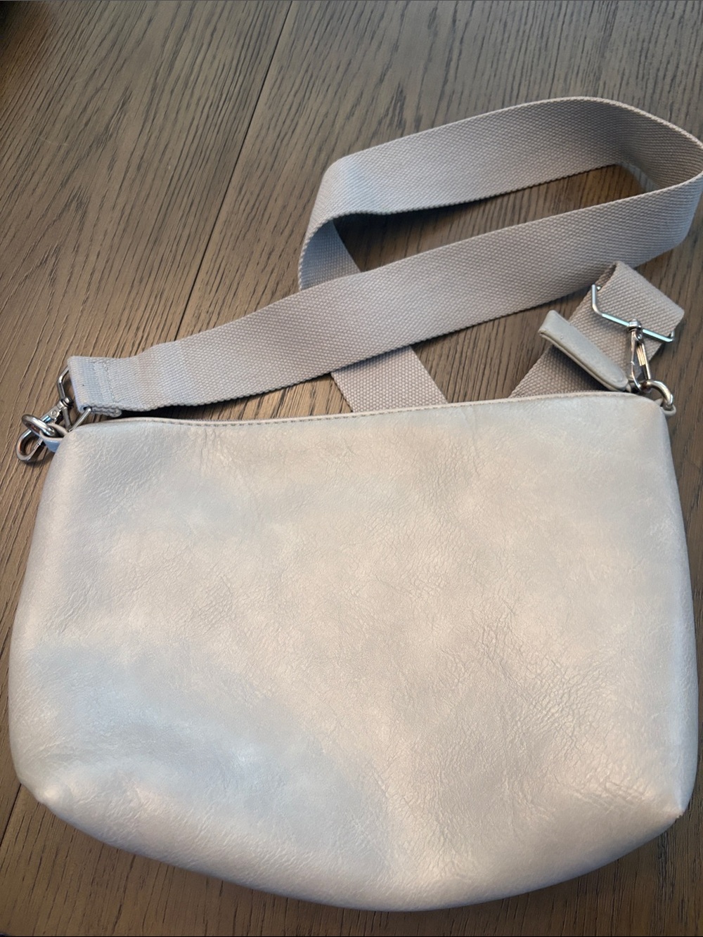 Light Gray Wide-Strap Crossbody Bag